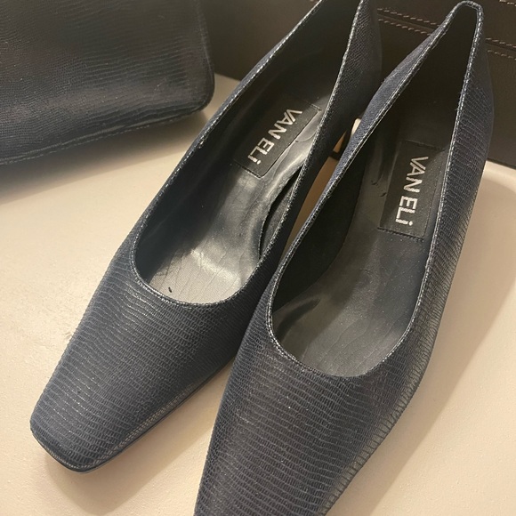 Vaneli beautiful navy leather sz. 7 heel (shoe) + handbag set NWT - Picture 4 of 8